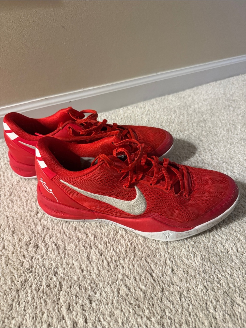 Men's Red Athletic Sneakers with White Swoosh - Lightweight Performance KOBE 8